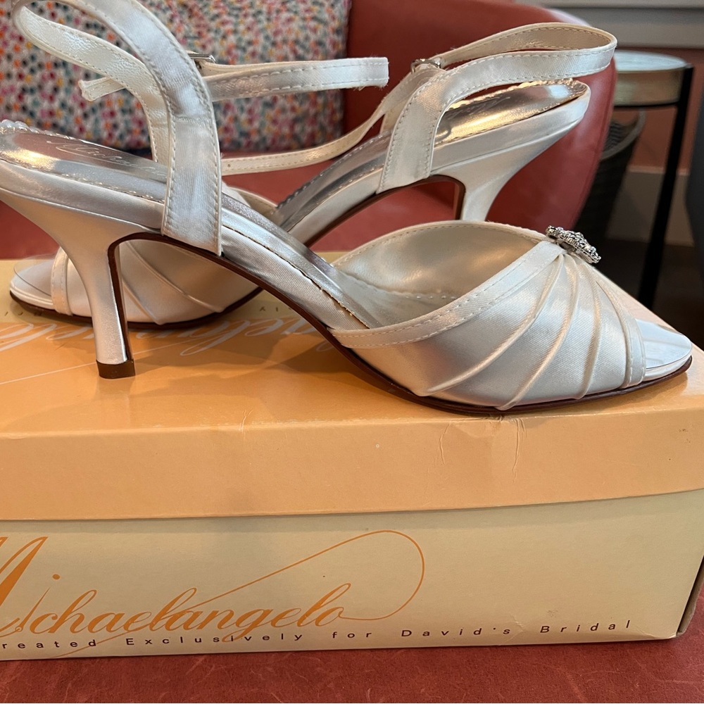 David’s Bridal Bridal Women's Heels - Picture 4 of 6
